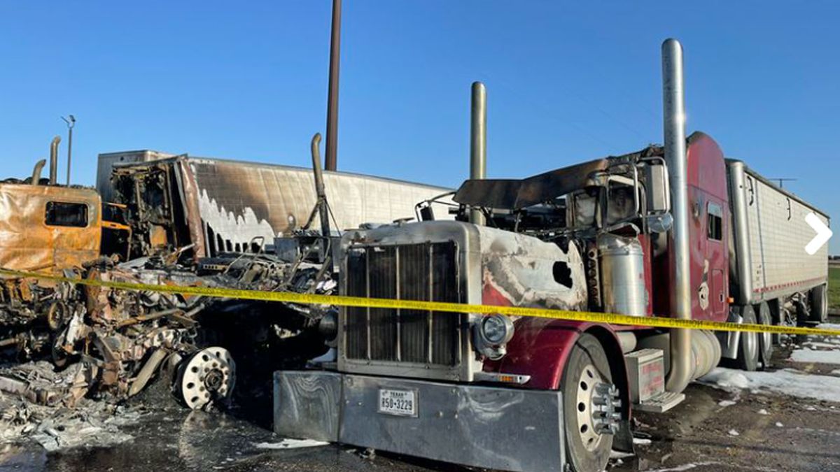 Fire at Texas travel center destroys five 18-wheelers